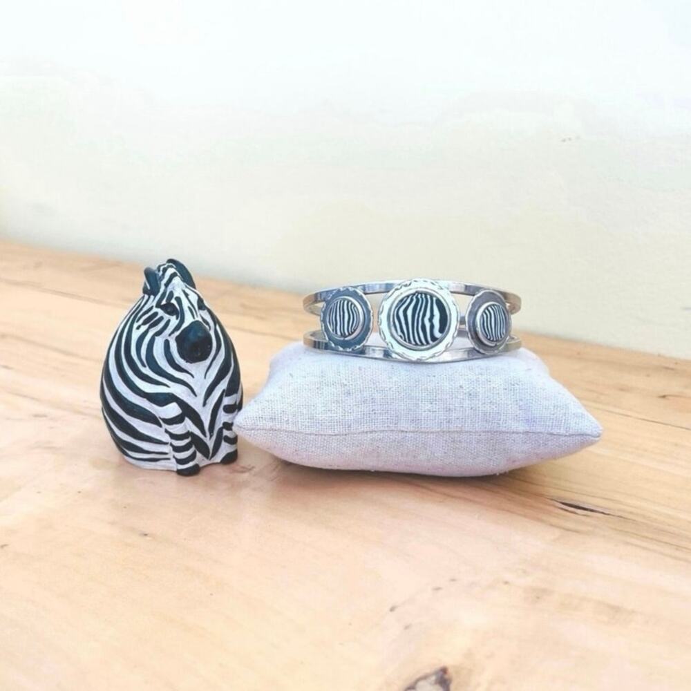 Vtg Wide Cuff Zebra Bracelet & Figurine Cabochon Bold Retro Boho Silver Tone